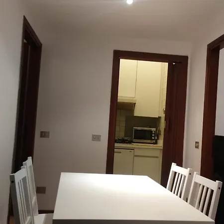 Flats In 3 Minutes By Walking From Duomo Square 公寓